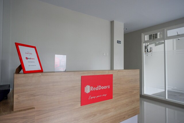 レッドドアーズ ニア スレマン シティ ホール 2