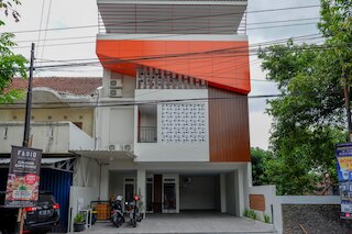 レッドドアーズ ニア スレマン シティ ホール 2