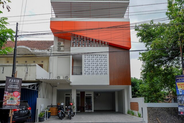 レッドドアーズ ニア スレマン シティ ホール 2