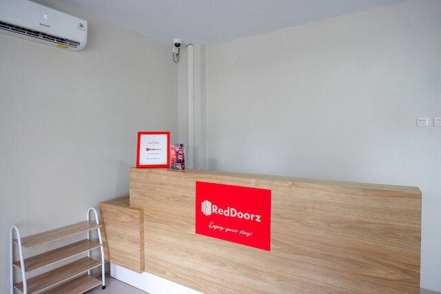 レッドドアーズ ニア スレマン シティ ホール 2