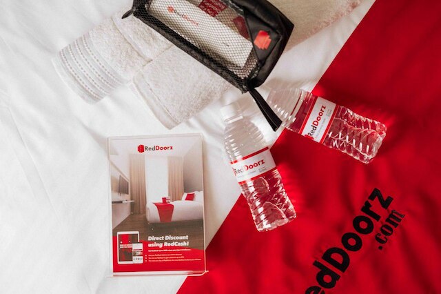 レッドドアーズ ニア アメージング アート