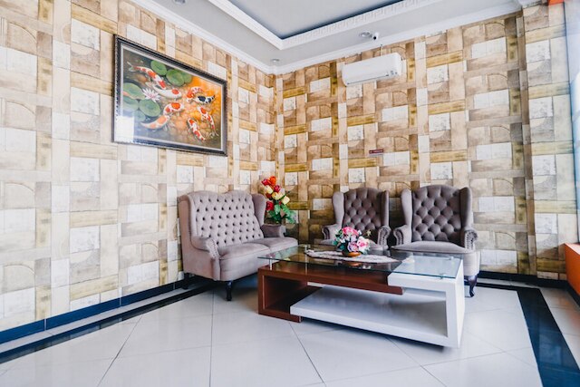 レッドドアーズ プラス アット グランド シティ イン