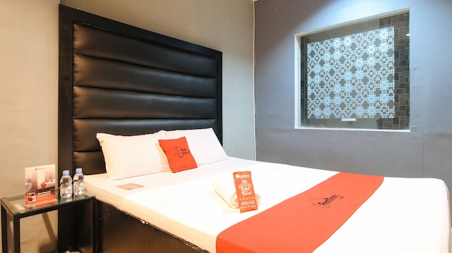 レッドドアーズ @ P フロレンティーノ ストリート サンパロク マニラ