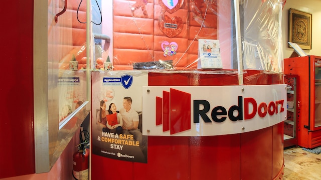 レッドドアーズ @ P フロレンティーノ ストリート サンパロク マニラ