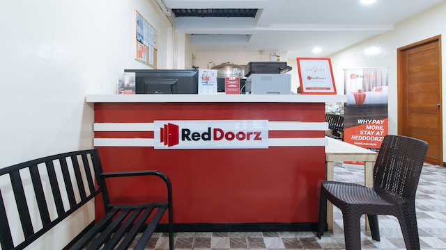 レッドドアーズ プラス ニア アップタウン BGC モール