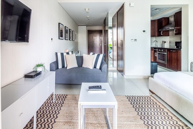 スペーシャス + ファンクショナル スタジオ アパートメント イン ダウンタウン ドバイ