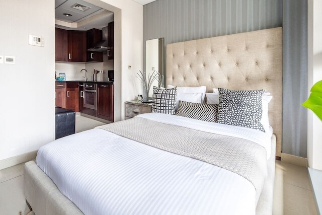 スペーシャス + ファンクショナル スタジオ アパートメント イン ダウンタウン ドバイ