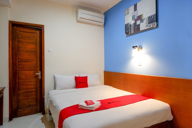 レッドドアーズ ニア レンプヤンガン トレイン ステーション