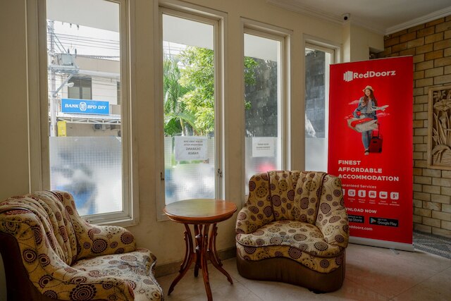 レッドドアーズ ニア レンプヤンガン トレイン ステーション