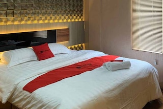 レッドドアーズ プラス アット シンパン USU メダン