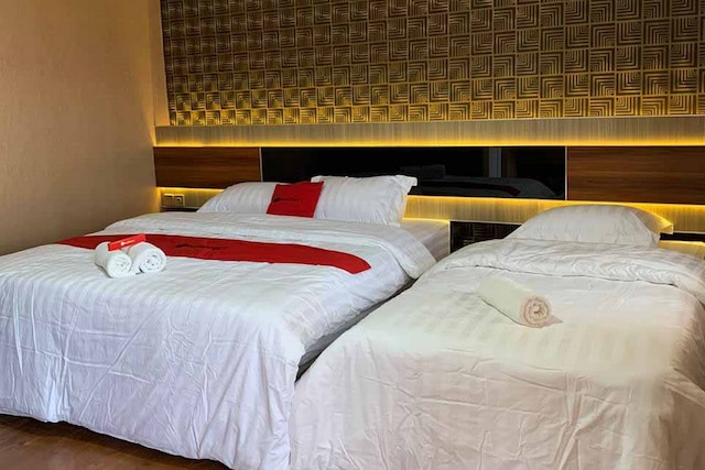 レッドドアーズ プラス アット シンパン USU メダン