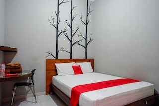 レッドドアーズ ニア ジョグジャ エキスポ センター 2