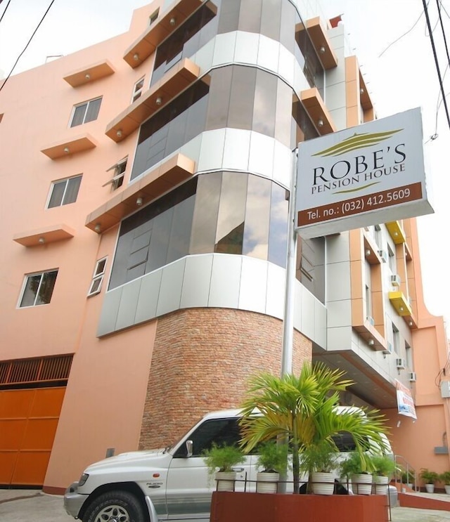 ロブズ ペンション ハウス