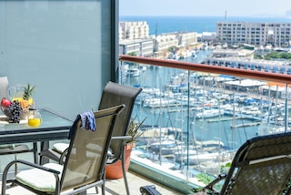 デラックス 3 ベッド マリーナ アパートメント イン ヘーツリア