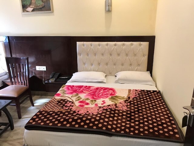 ADB ルームズ ガウラヴ ゲスト ハウス