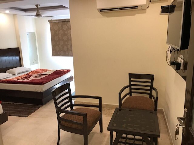 ADB ルームズ ガウラヴ ゲスト ハウス