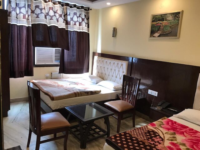 ADB ルームズ ガウラヴ ゲスト ハウス