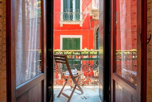 ザ アルセナル ラージ アパートメント