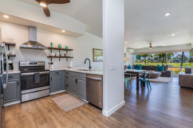 エンマラニコート 322 2 ベッドルーム コンド バイ レッドオーニング