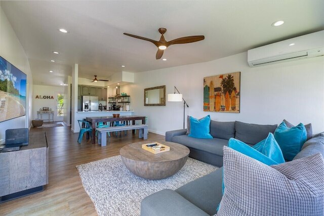 エンマラニコート 322 2 ベッドルーム コンド バイ レッドオーニング