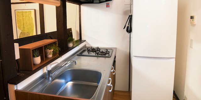 新宿まで徒歩圏内 | 最寄り駅まで徒歩 4 分 | 3 ベッドルーム一棟貸切 75㎡ | 最大 10 名様まで宿泊可能 | ファミリー向け | 高速 Wi-Fi 完備 | 東京都渋谷区