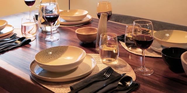 新宿まで徒歩圏内 | 最寄り駅まで徒歩 4 分 | 3 ベッドルーム一棟貸切 75㎡ | 最大 10 名様まで宿泊可能 | ファミリー向け | 高速 Wi-Fi 完備 | 東京都渋谷区