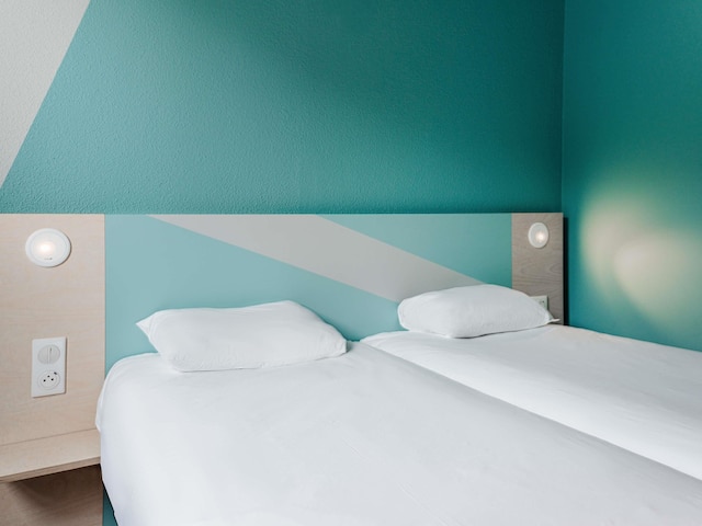 アイビス バジェット レンヌ ルート ドゥ サン マロ