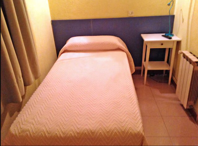 ホスタル デルフォス