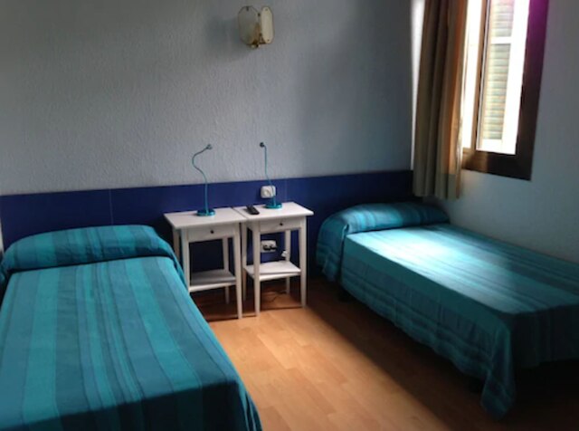 ホスタル デルフォス