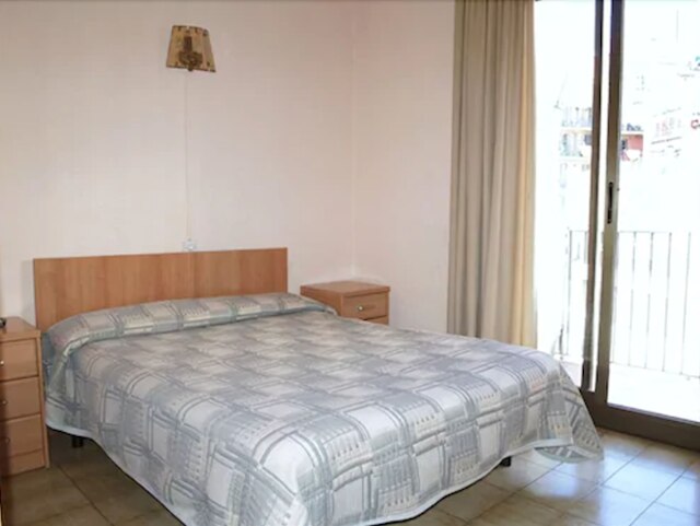 ホスタル デルフォス