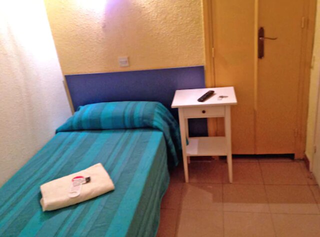 ホスタル デルフォス