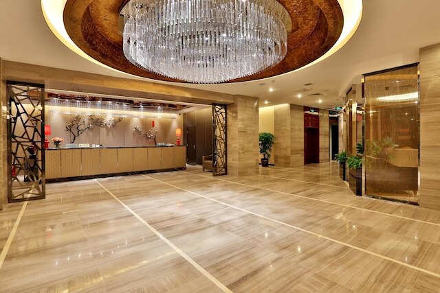 ミンシャン ユエンリン グランド ホテル (重慶岷山園林大酒店)