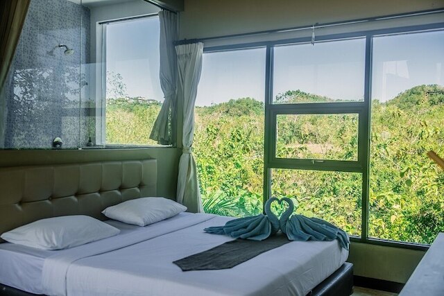 ボンボラ サーフ キャンプ