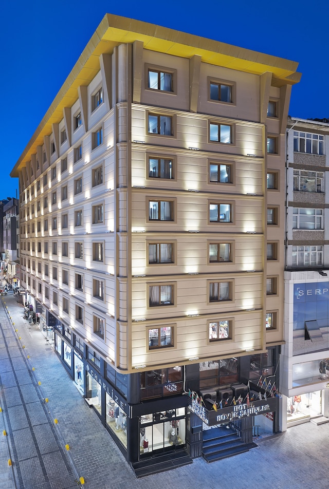 クイーンズ パーク ブユック サヒンラー