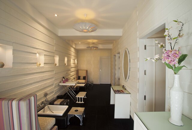 エスケープ ホテル & スパ