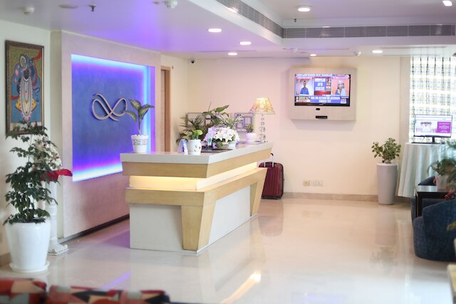 サロヴァー ポルティコ ナライナ デリー