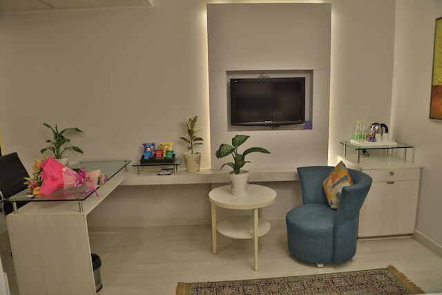 サロヴァー ポルティコ ナライナ デリー