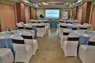 サロヴァー ポルティコ ナライナ デリー