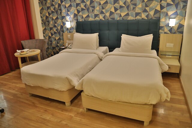 サロヴァー ポルティコ ナライナ デリー