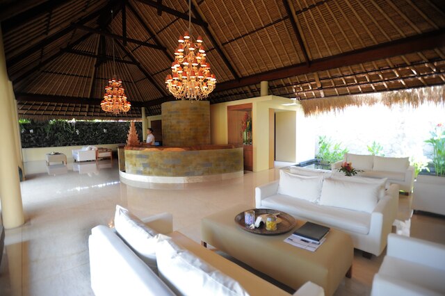 コマネカ・アット・ラサ・サヤン