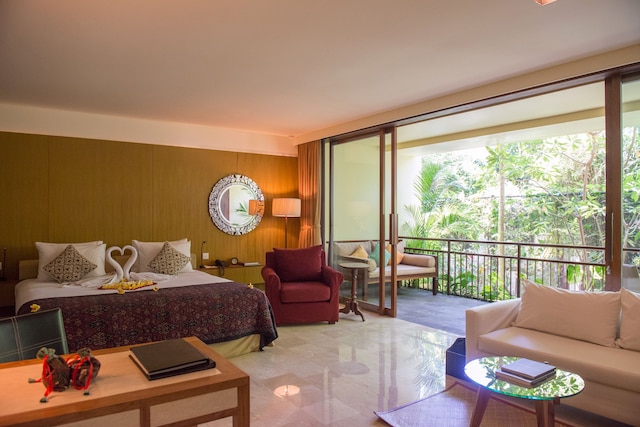 コマネカ・アット・ラサ・サヤン