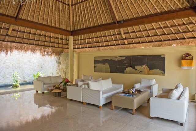 コマネカ・アット・ラサ・サヤン