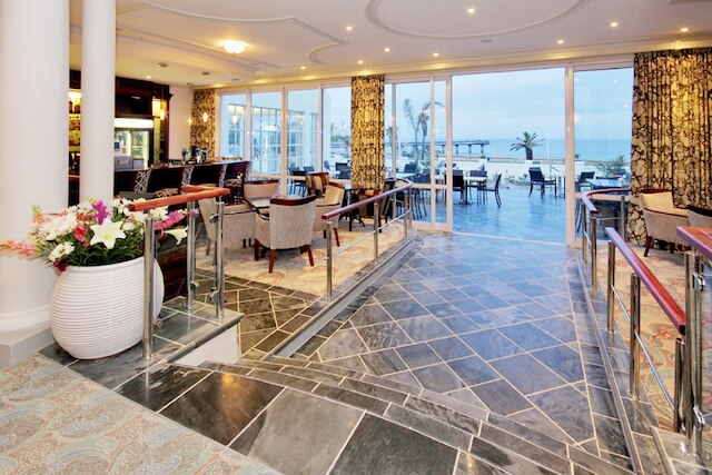 ザ ビーチ ホテル