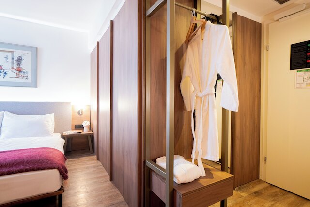 フォーティプラスワン オテル