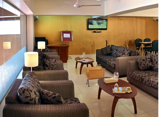 ユニーク タワーズ ラグジュアリー ブティック スイーツ