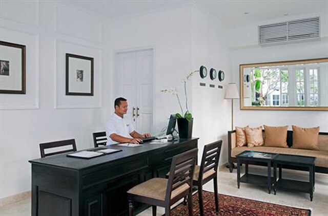 ザ・コロニーホテル