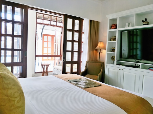 ザ・コロニーホテル