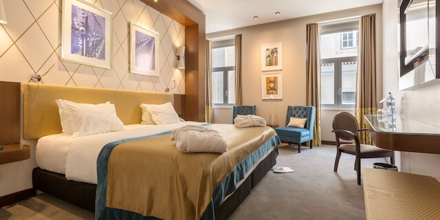 リスボア カルモ ホテル