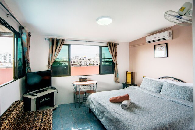 パタヤ ホリデイ ロッジ