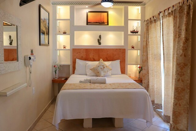 ホテル & レストラン ブカネロス イスラムヘーレス